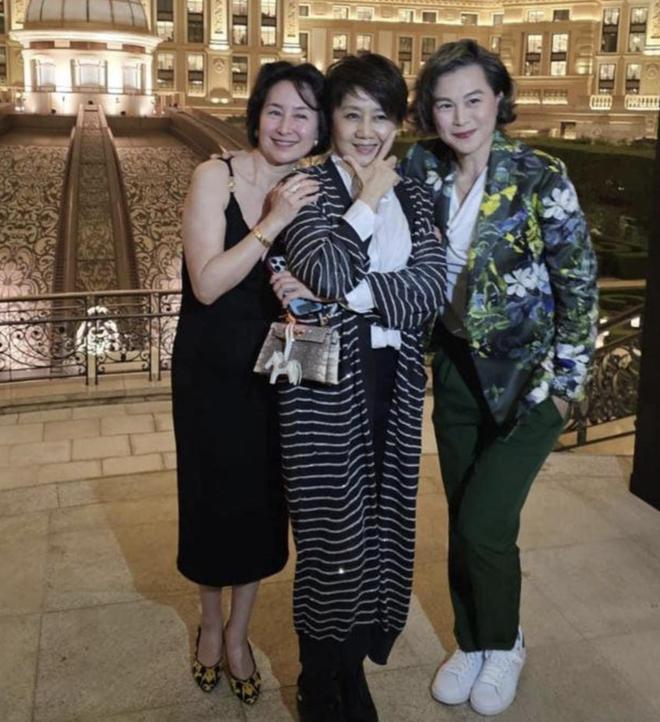 布李嘉诚仍是首富郑家纯资产缩水刘銮雄第5人生就是博-尊龙凯时2025香港富豪榜公(图6)